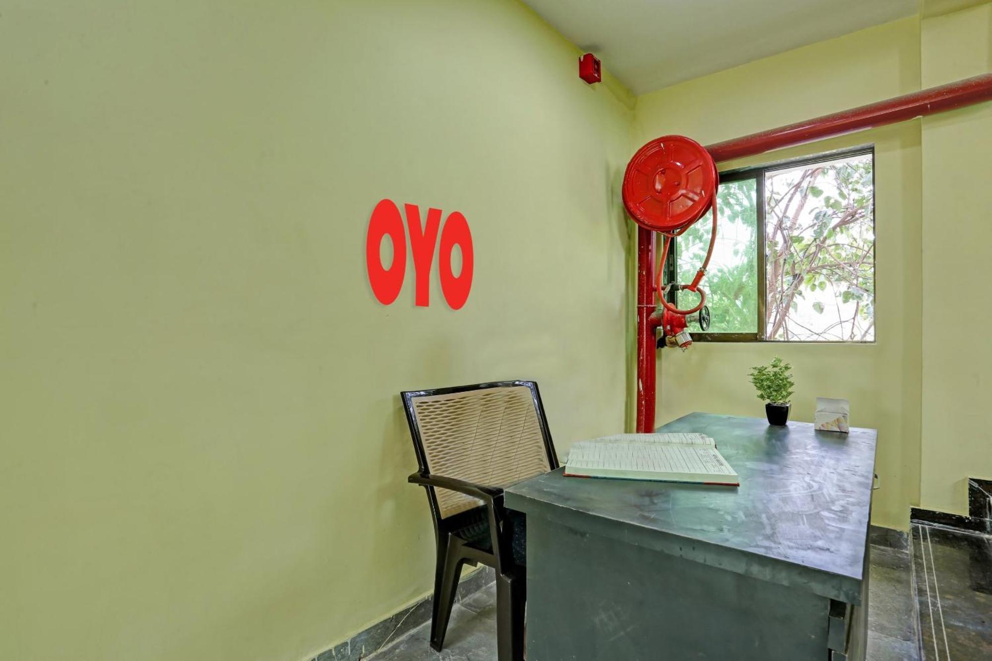 Hotel O Om Sai Residency Lodging And Boarding Taloje Budrukh 外观 照片