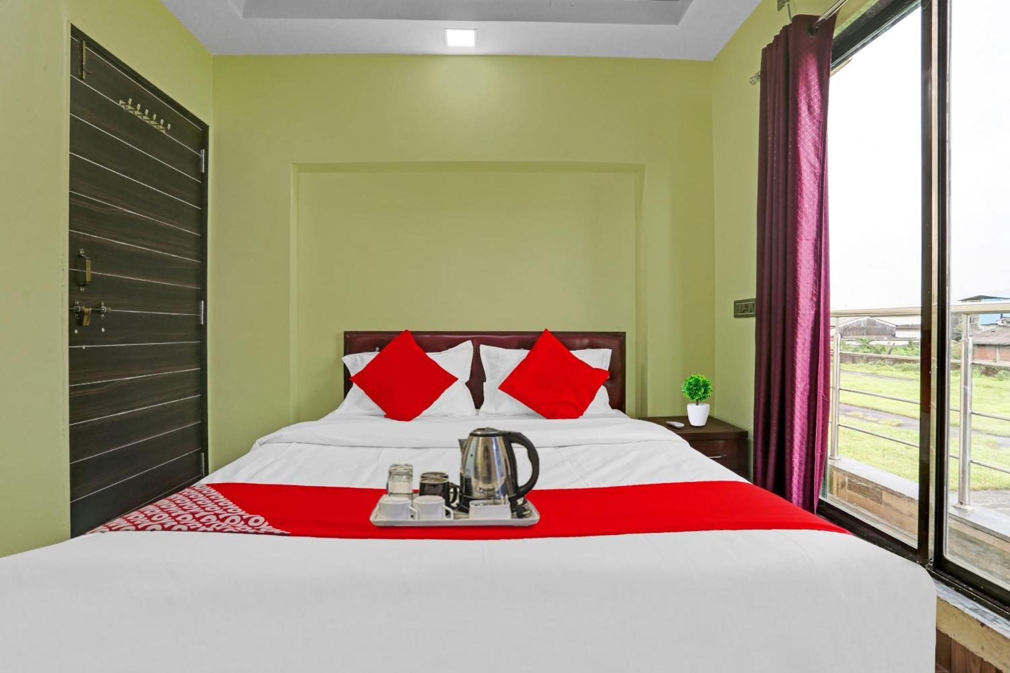 Hotel O Om Sai Residency Lodging And Boarding Taloje Budrukh 外观 照片