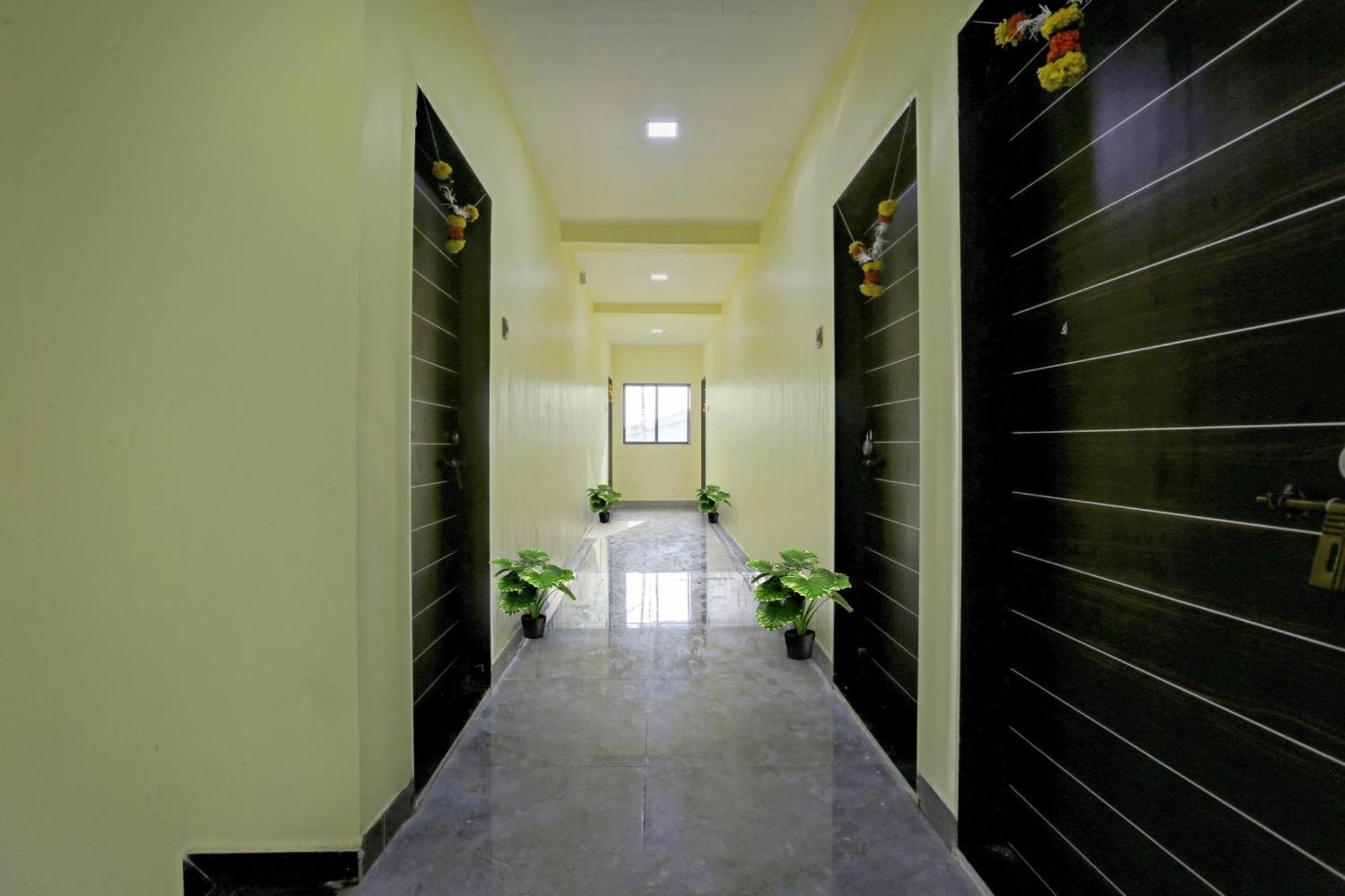 Hotel O Om Sai Residency Lodging And Boarding Taloje Budrukh 外观 照片