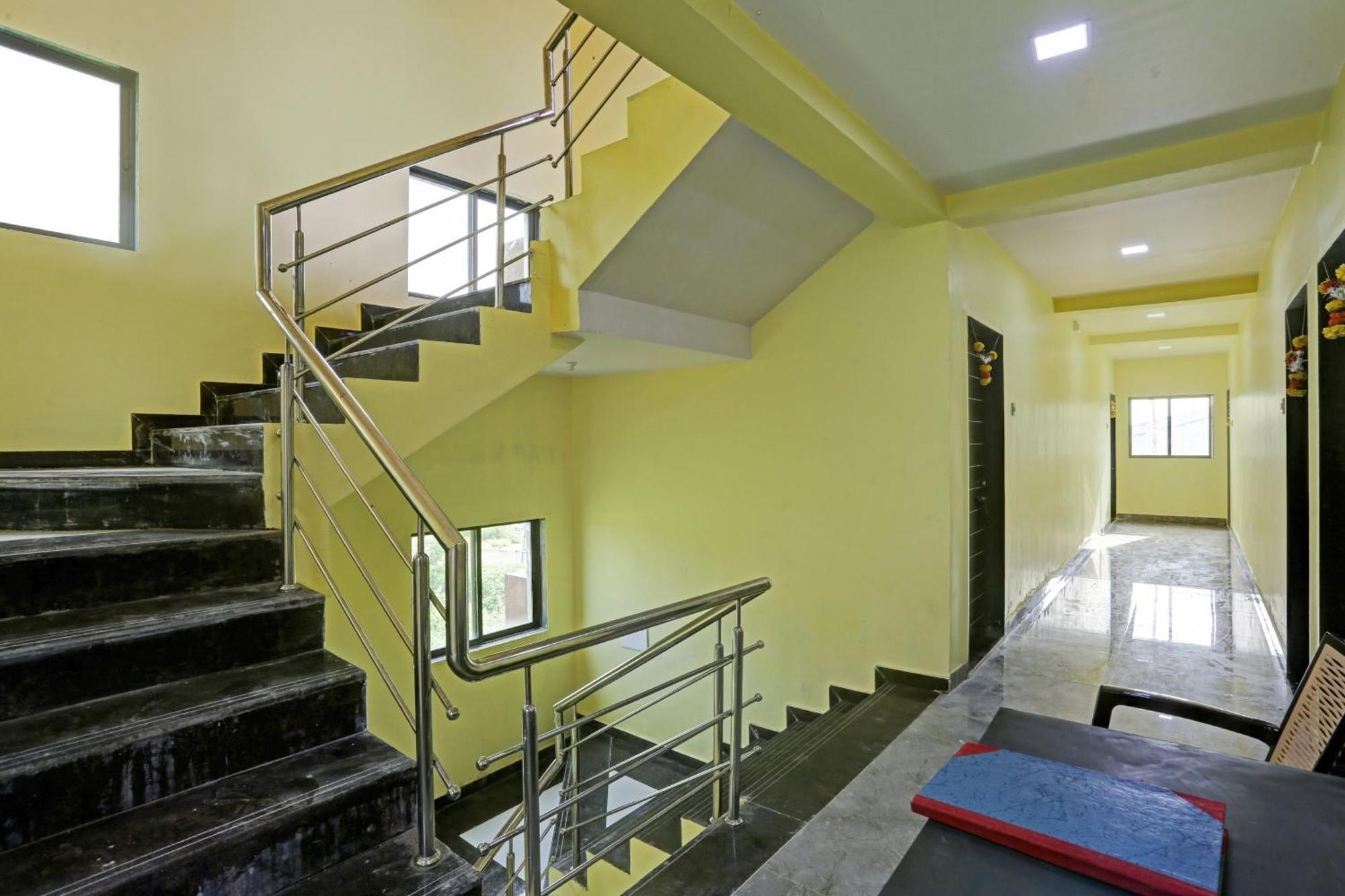 Hotel O Om Sai Residency Lodging And Boarding Taloje Budrukh 外观 照片