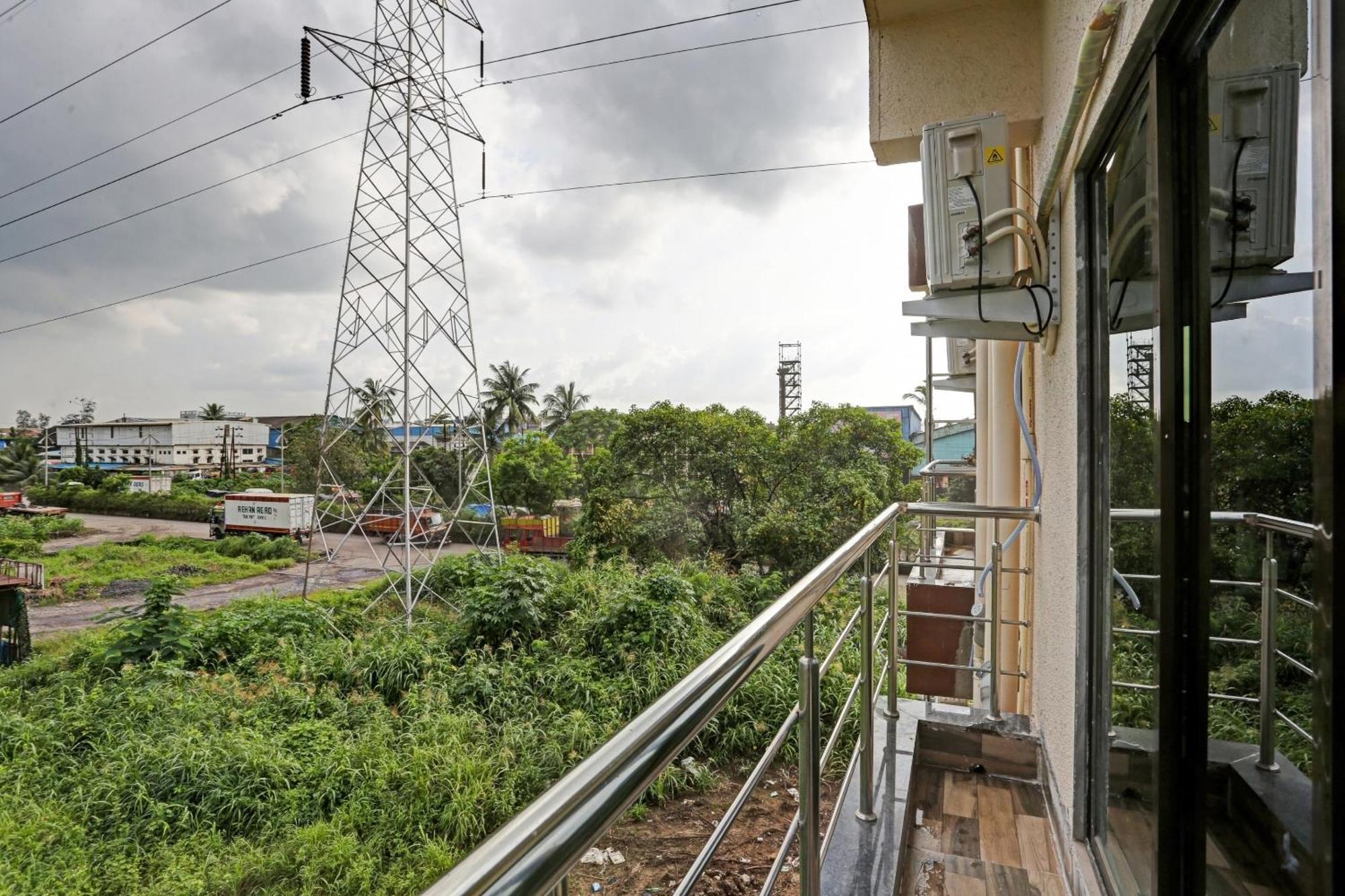 Hotel O Om Sai Residency Lodging And Boarding Taloje Budrukh 外观 照片